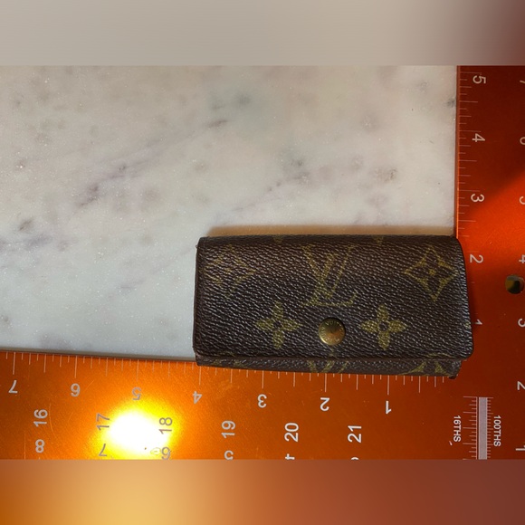 Louis Vuitton key holder - Picture 10 of 10